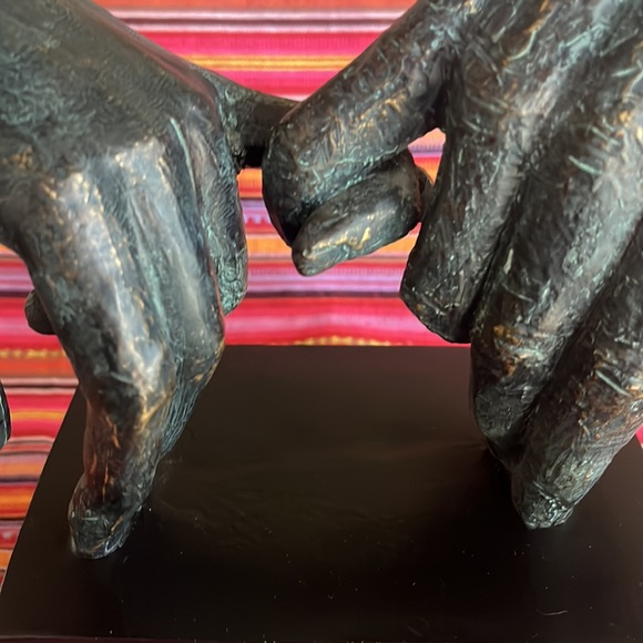 Holding Hands/Interlocking Pinky Fingers Sculpture - Picture 3 of 10